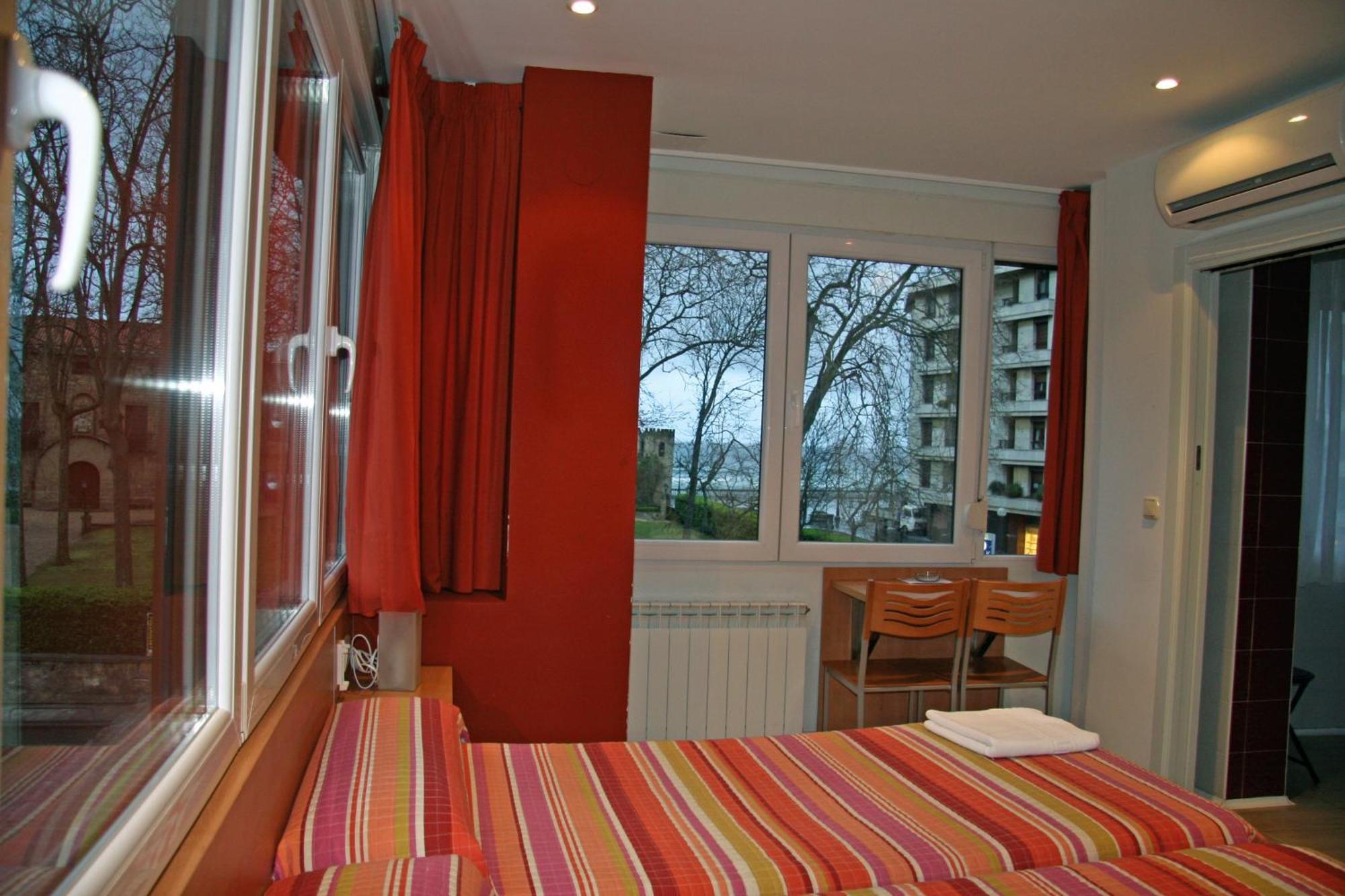 Ekia Pentsioa Hotel Zarautz Exterior foto